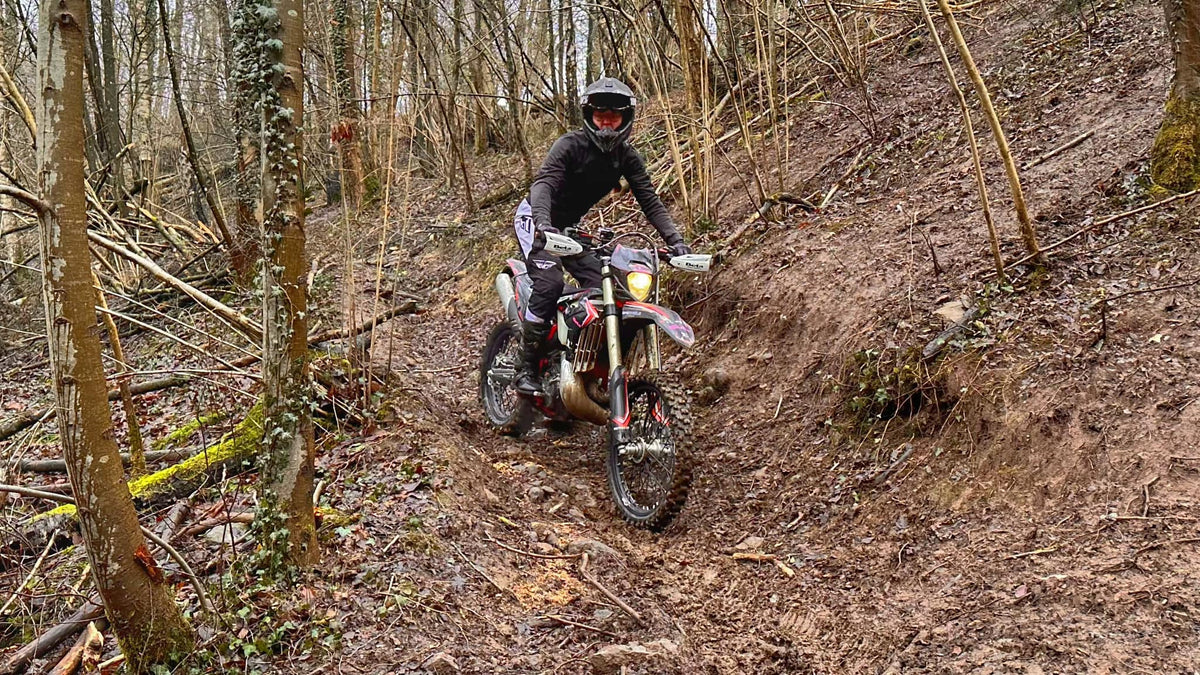 Enduro - Niv 1 - Bilstain opstapper